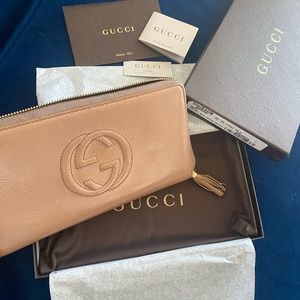 Authentic GUCCI Soho Patent Leather Long Wallet